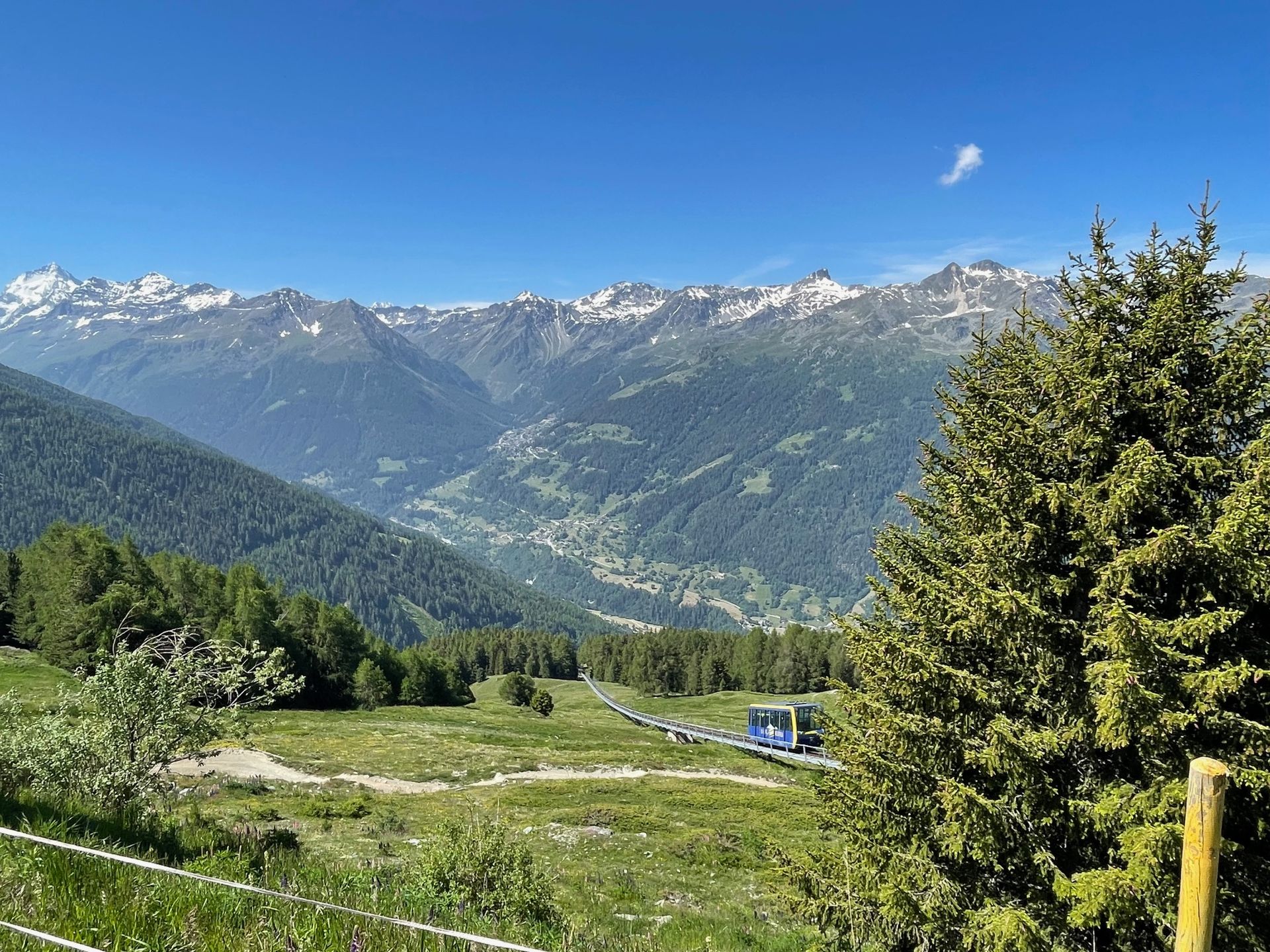 Kijk nu: door berg en dal in Zwitserland
